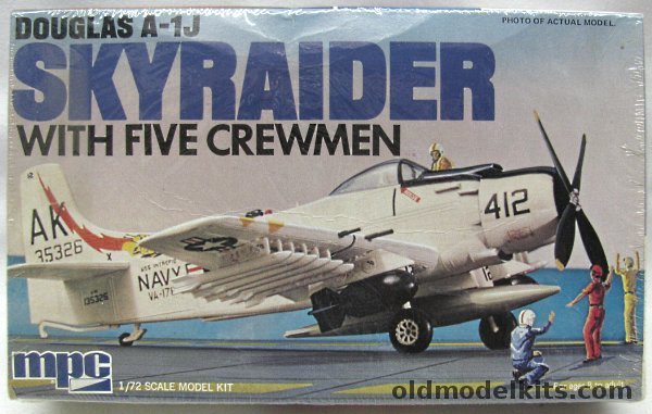 MPC 1/72 Douglas A-1J Skyraider with Five Crewmen, 2-0105 plastic model kit